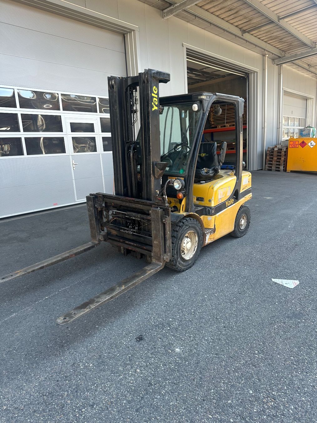 Carrelli elevatori e a forche: Gabelstapler Yale GDB30VX – Usato da Langnau i. E. venduto da Staelang 2