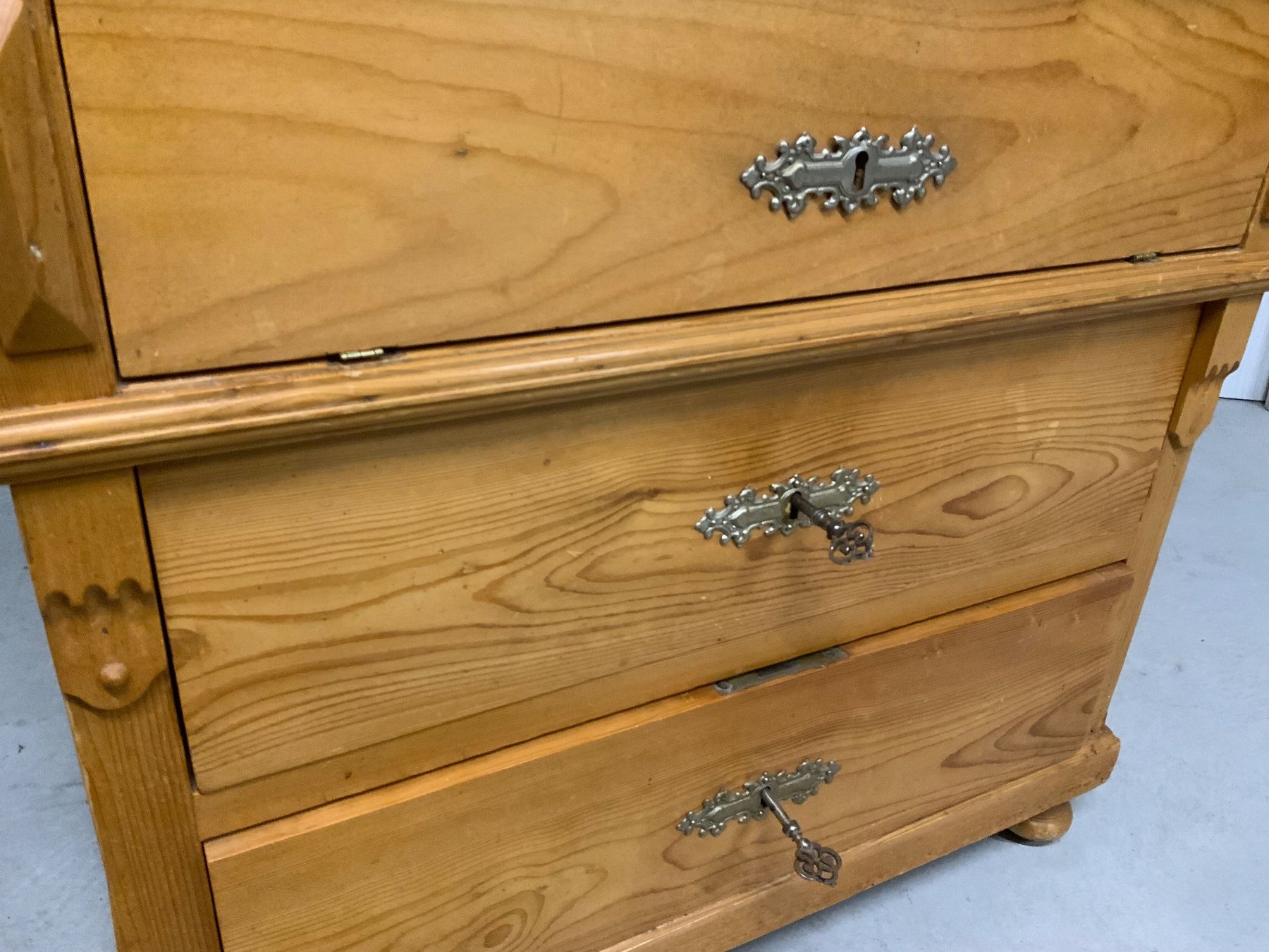 Commodes: Alte Kommode aus Holz – D'occasion à Thun par LGBgartenbahn 7