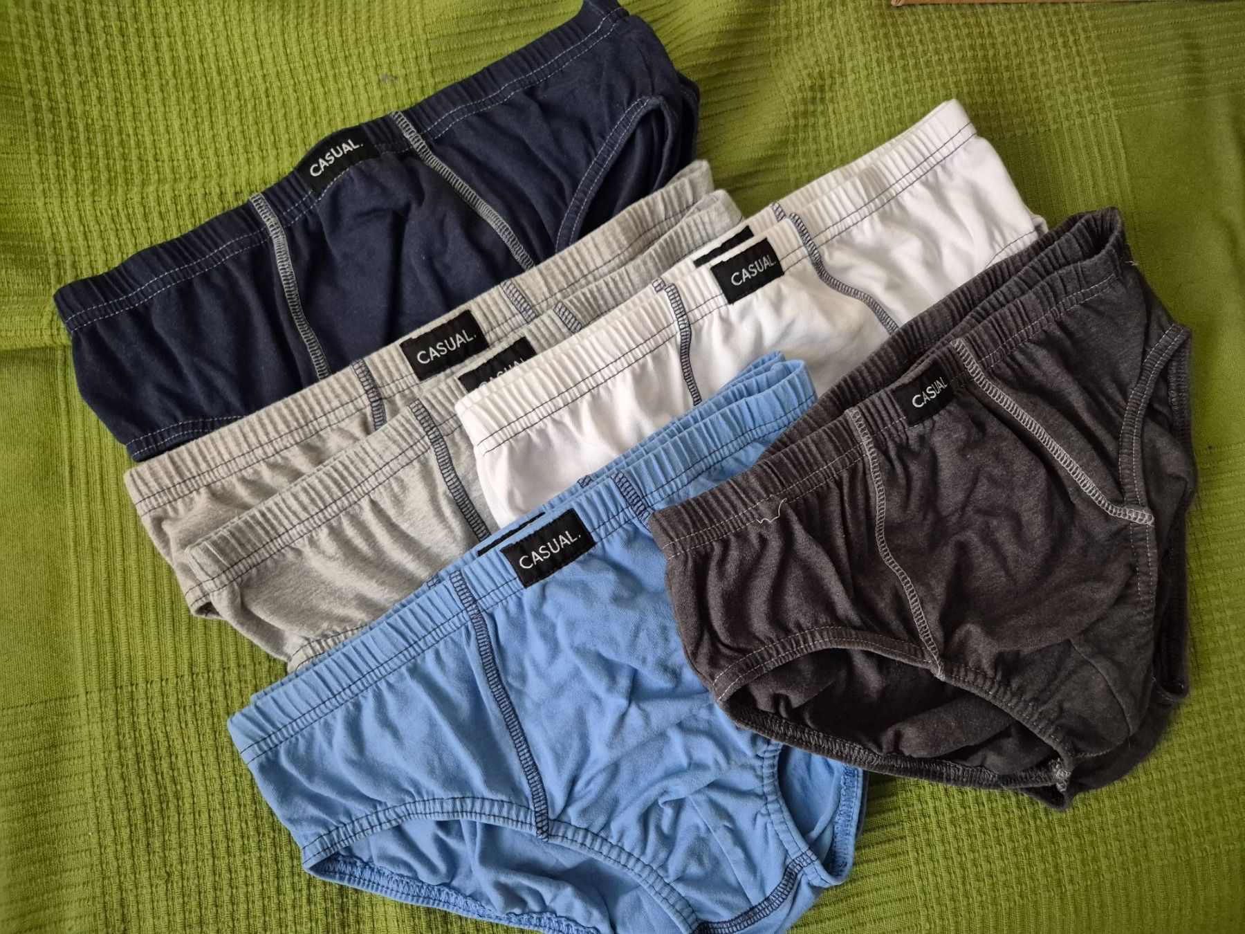 Sous-vêtements: Unterhosen Knaben Slips Gr.158-176 – D'occasion à Stäfa par Arjen2011