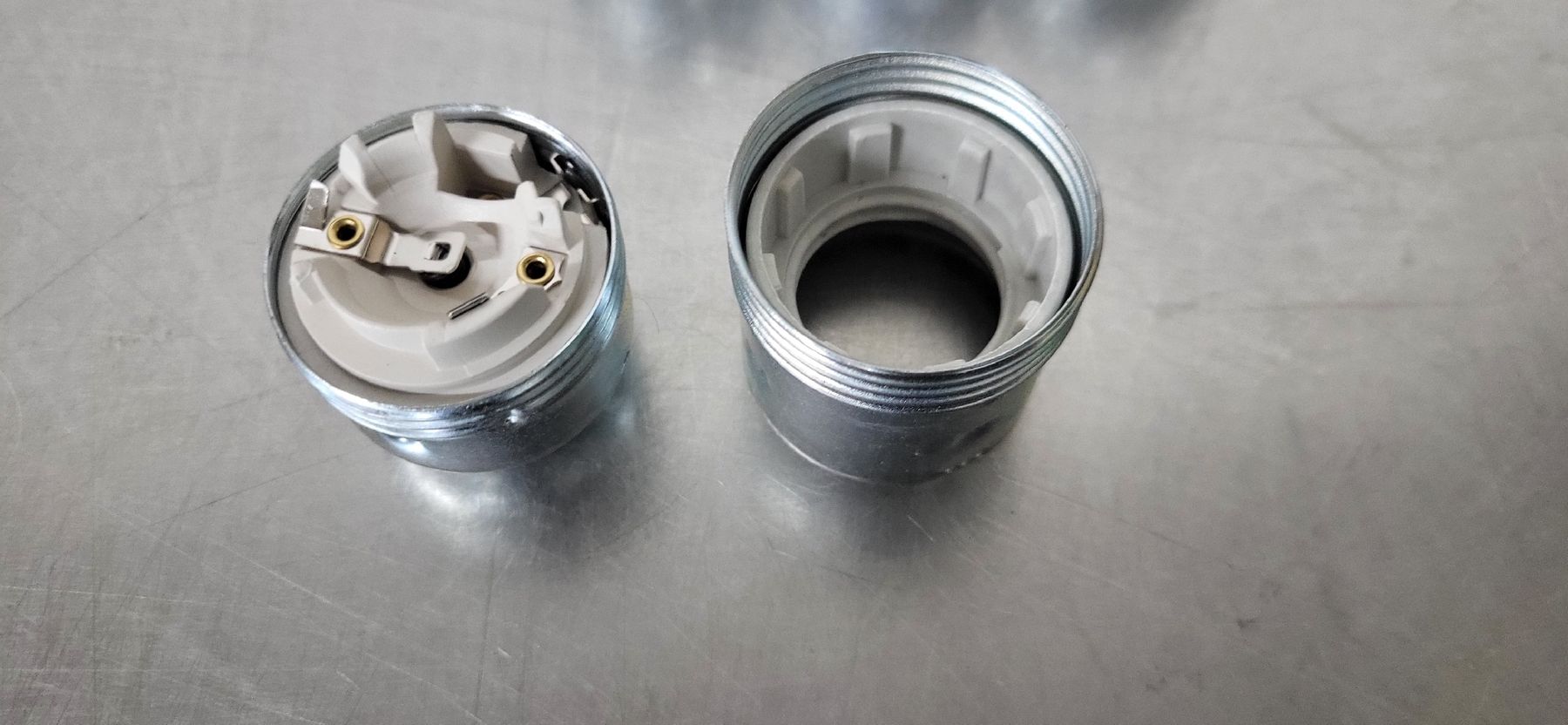 Lampade: 8 Lampenfassungen E 27 neu – Nuovo e nell'imballaggio originale da Zürich venduto da timbuktu03 1