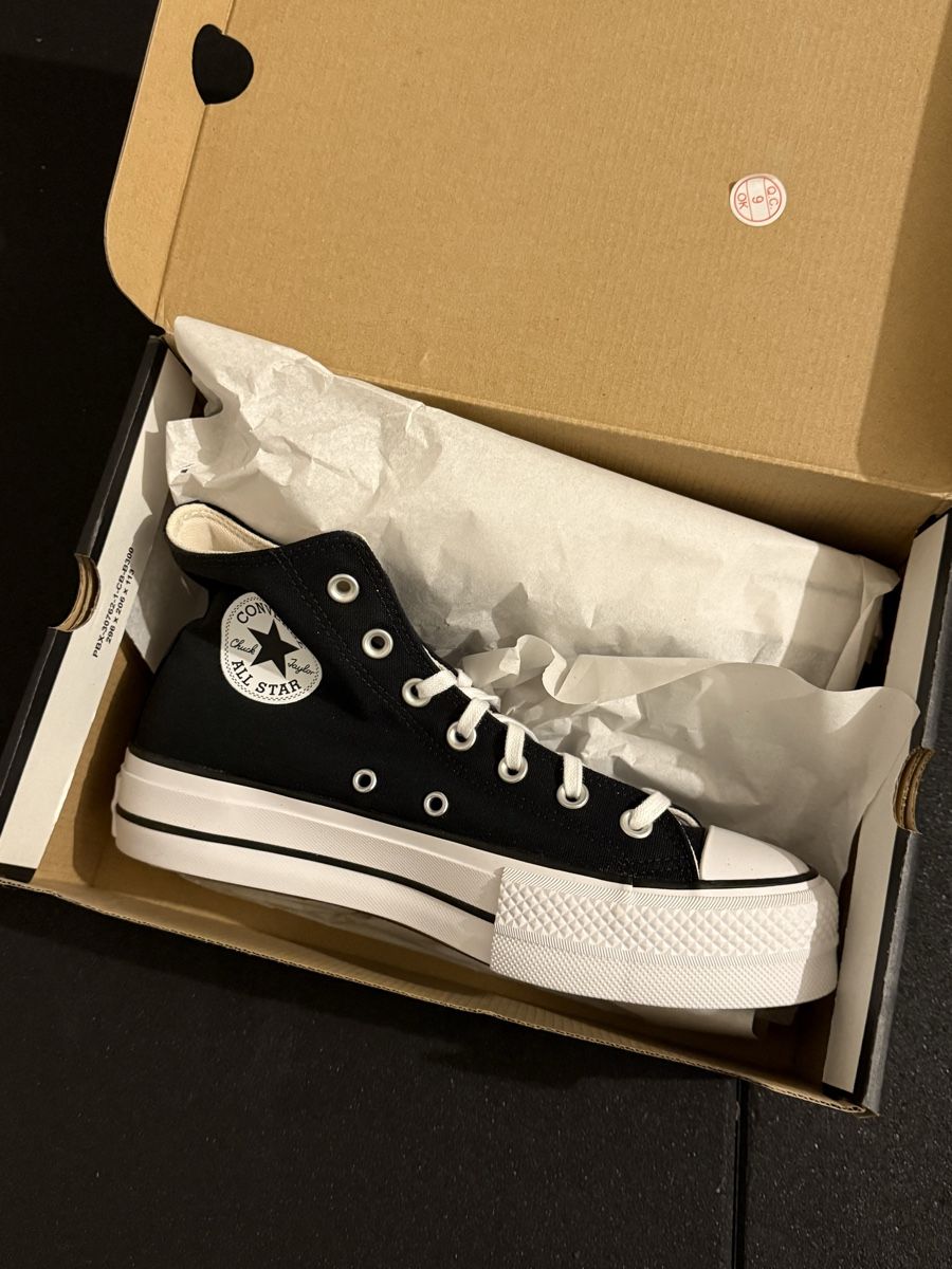 Herrenschuhe: Converse – Neu und originalverpackt aus Genève von fra_8rtq