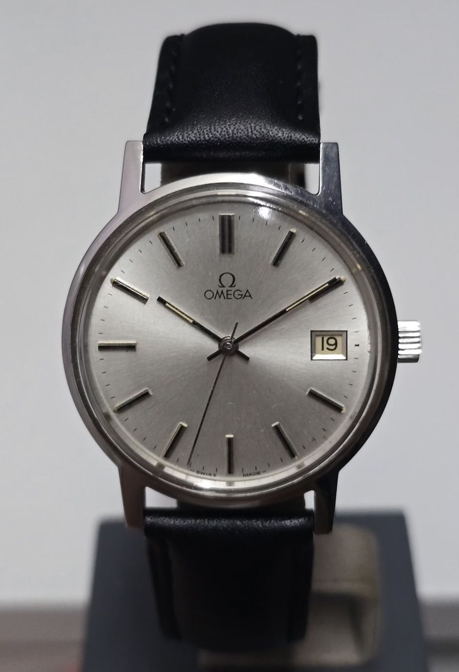 Omega Uhren: Omega Hand-wind Date Cal. 1030 34,8mm – Gebraucht aus Minusio von AGSuhren