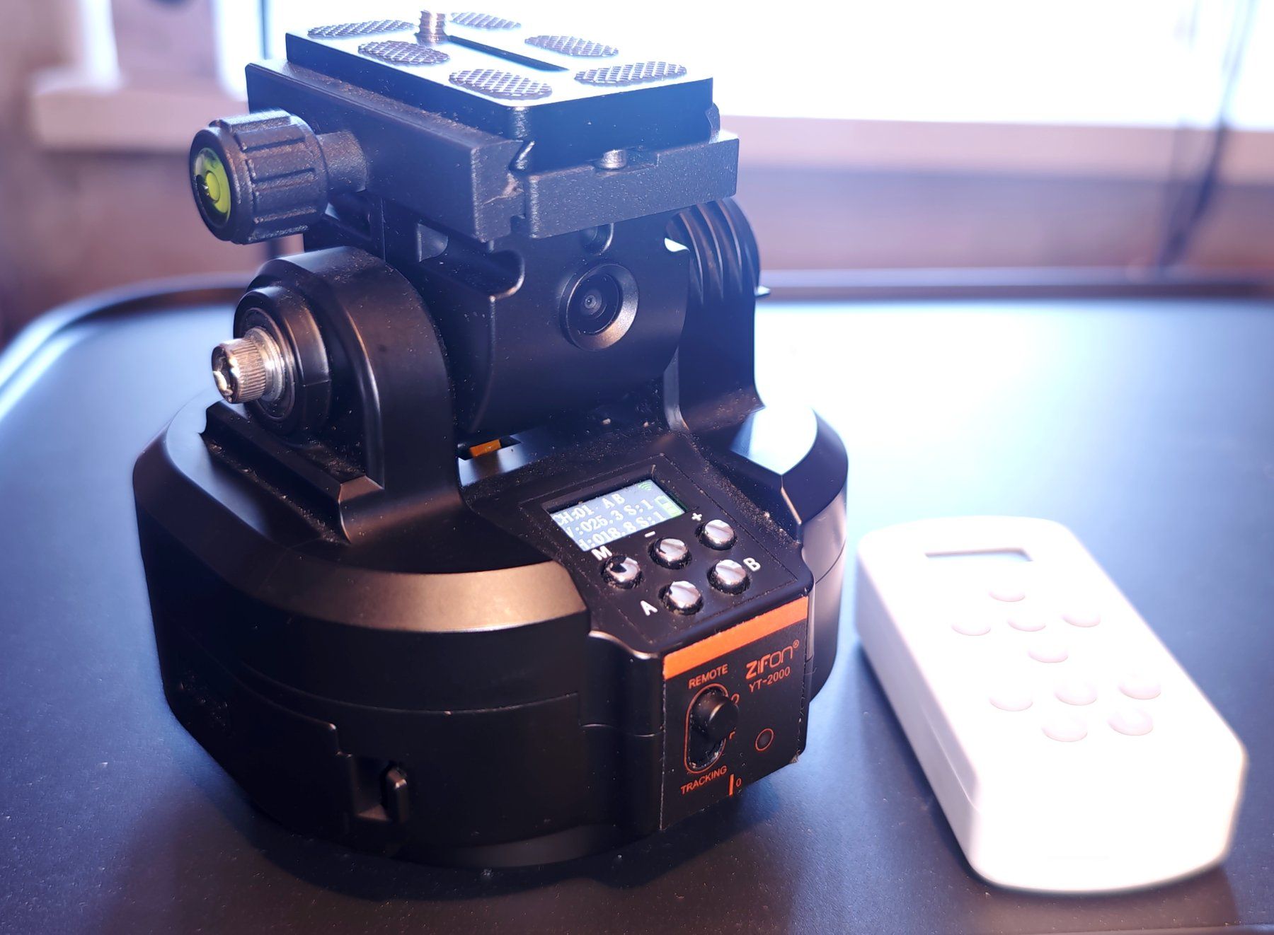 Trépieds & Accessoires: AI Face Tracking | Motorized Pan Tilt Head  YT-2OOO – D'occasion à Assens par AlpineMagazine 3