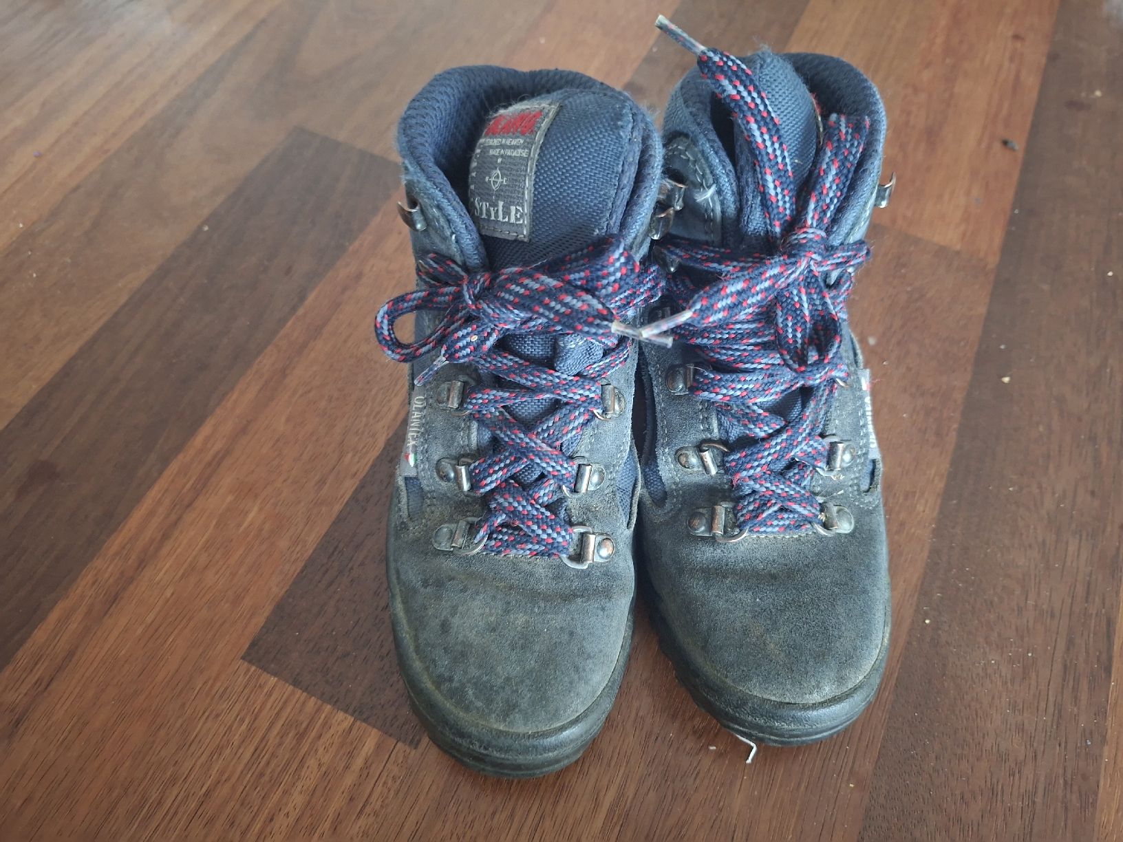 Scarpe per ragazzi: Schuhe Grösse 32 – Usato da Thun venduto da SiHoSt 2