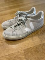 Gut erhaltene Veja Sneaker, beige, Grösse 46