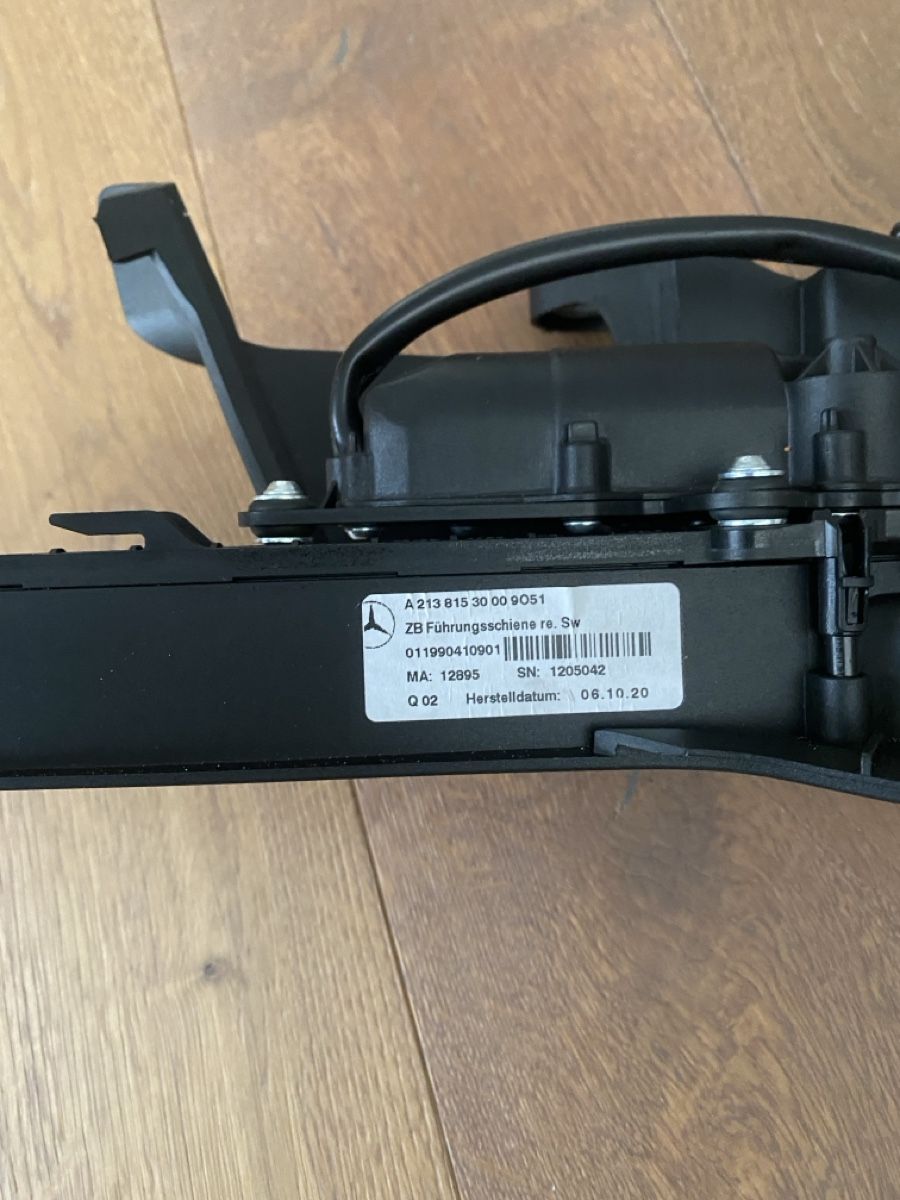 Mercedes-Benz Tutti pezzi di ricambio auto: Mercedes Kofferraumabdeckung Motor – Usato da Oetwil an der Limmat venduto da stephang06 2