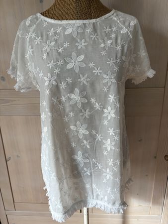 Shirt, weiss mit Blumenstickerei, Grösse M
