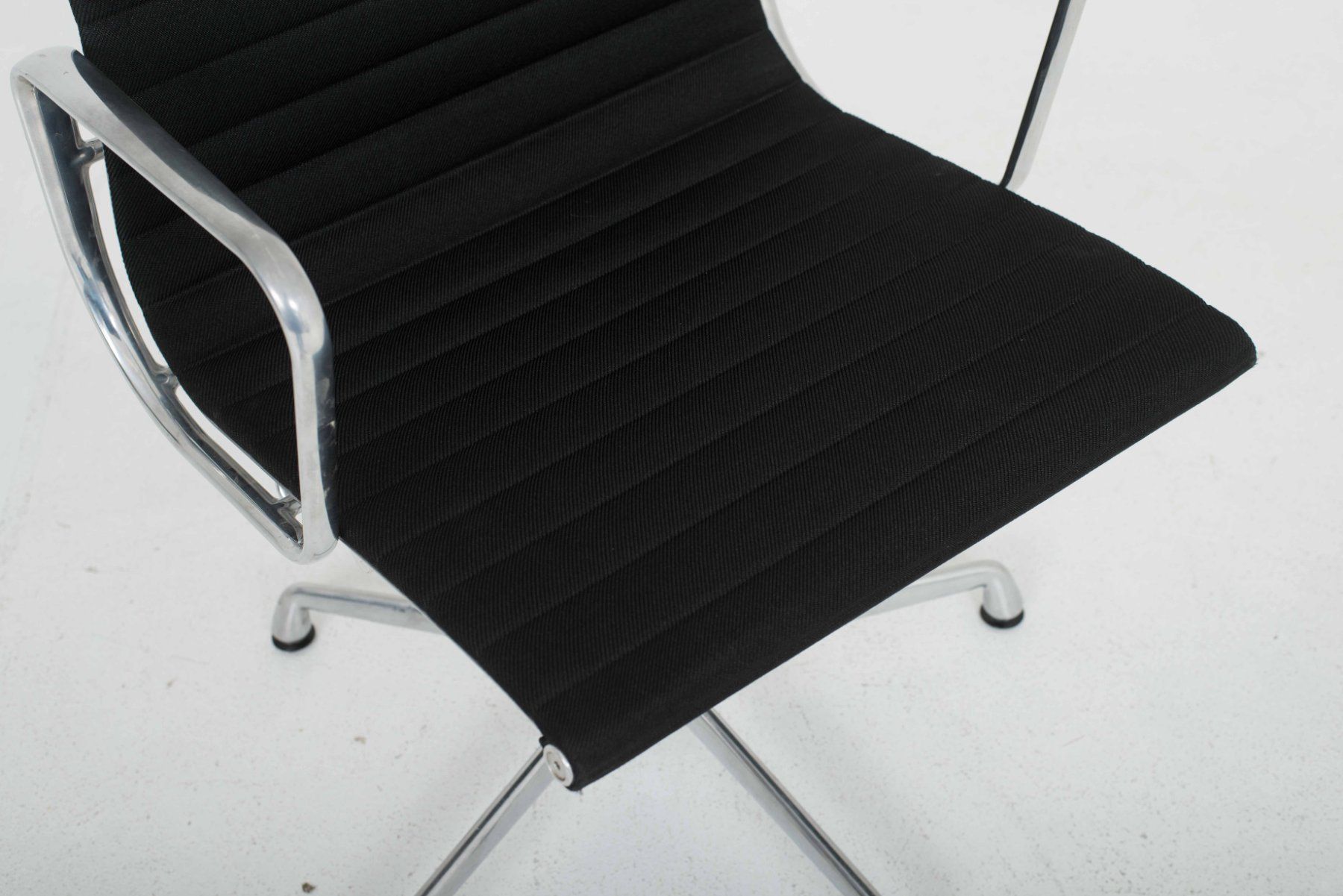 Herman Miller Chaises: Herman Miller Eames EA 117 Bürostuhl, Schwarz, Aluminium pol – D'occasion à Zürich par STUZH38 6