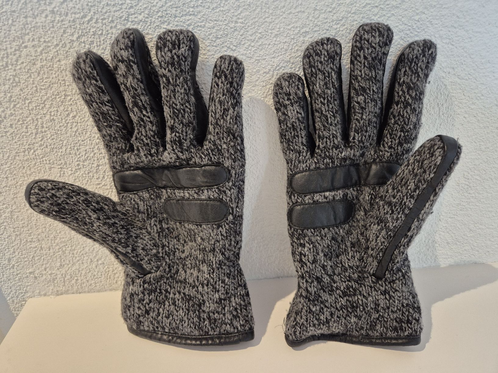 Tchibo Altri accessori da uomo: Warme Winterhandschuhe Grösse 8/M – Usato da Hefenhofen venduto da GSC99 1