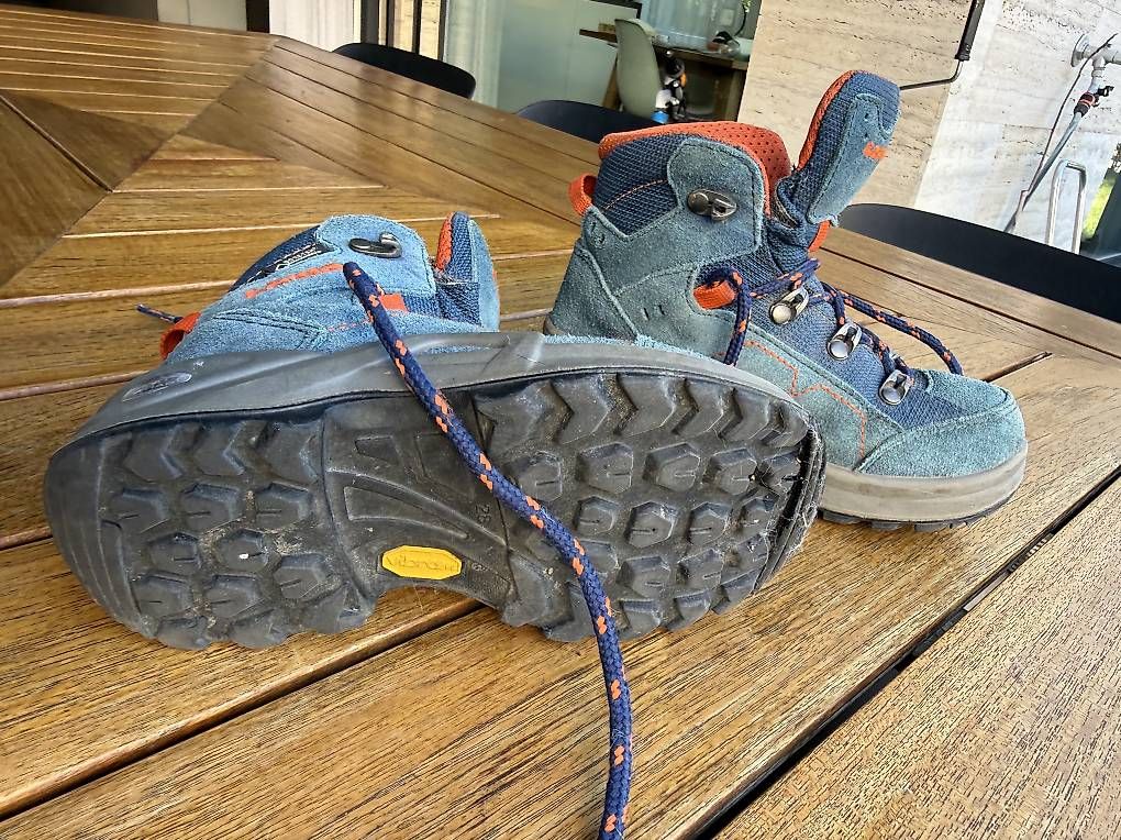 Chaussures garçon: Lowa Wanderschuhe Kinder Gr. 28 – D'occasion à Chur par Nina12345 1
