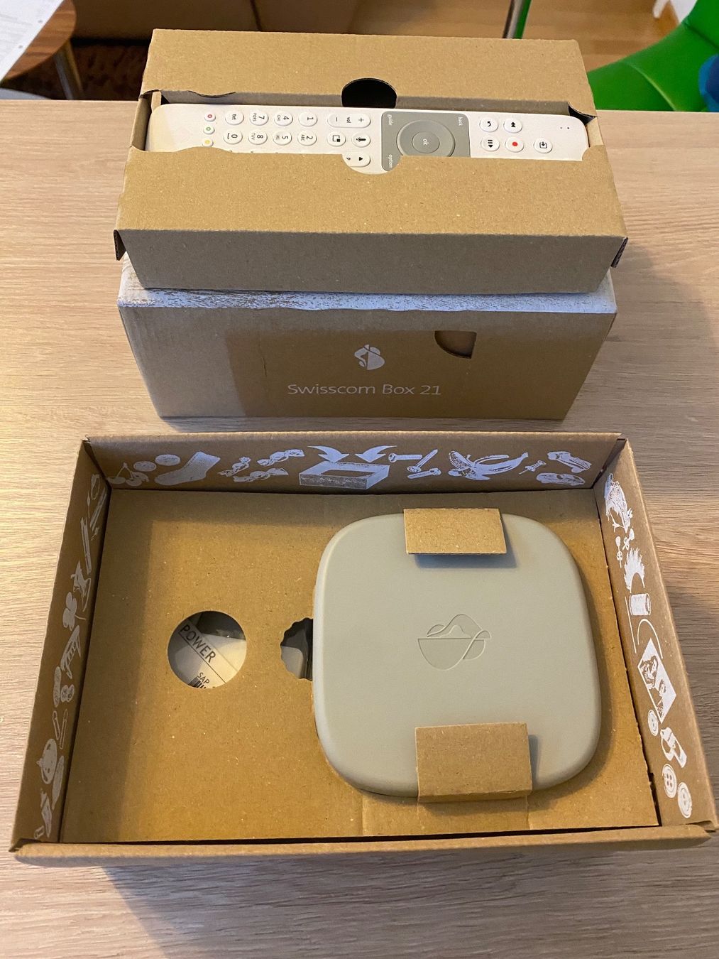 Swisscom Modems & Router: SWISSCOM Internet-Box 4 & Box 21 – Neu und originalverpackt aus St. Gallen von  5