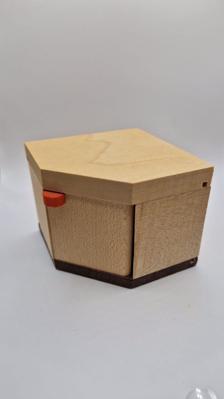 Case e mobili per bambole: Puppenhaus Eckschrank – Usato da Mörschwil venduto da lilliput-land25