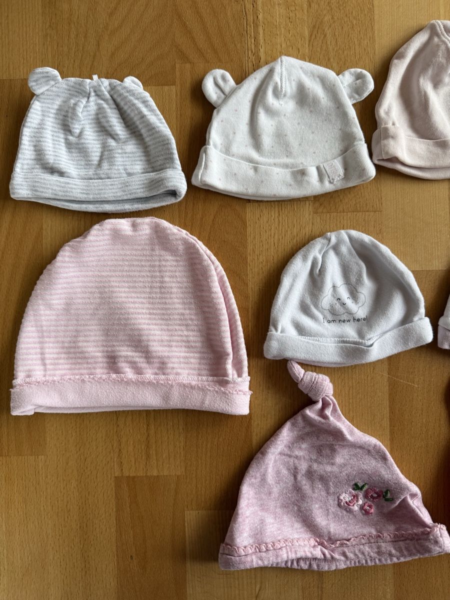 Berretti & Sciarpe: Diverse Babymützchen – Usato da Pragg-Jenaz venduto da gobrist 1