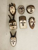 Collection de masques africains.