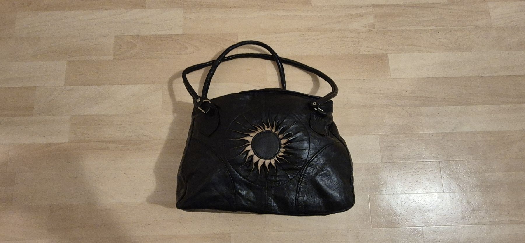 Taschen für Damen: Schwarze Handtasche – Gebraucht aus Schwyz von Vesparider01