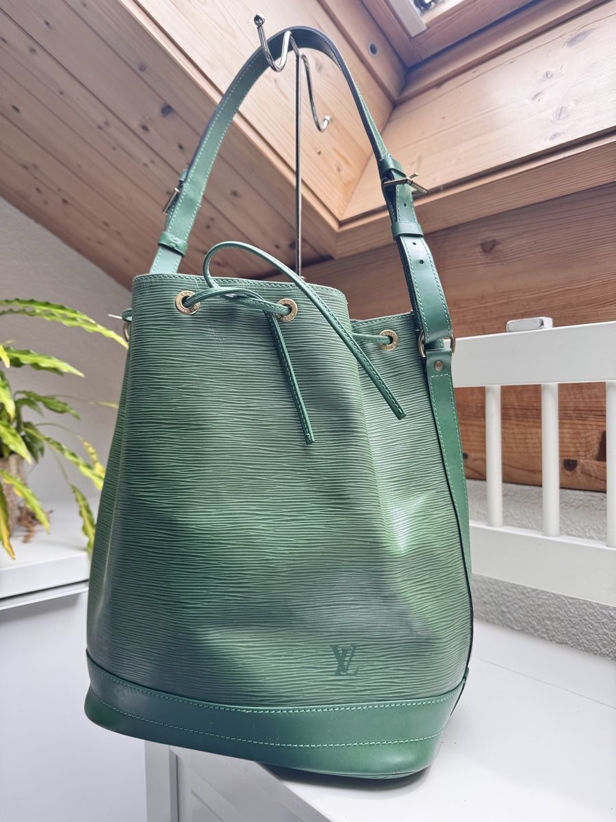 Louis Vuitton Borse da donna: Louis vuitton Bucket Grün – Usato da Neuenegg venduto da ilovefashion123