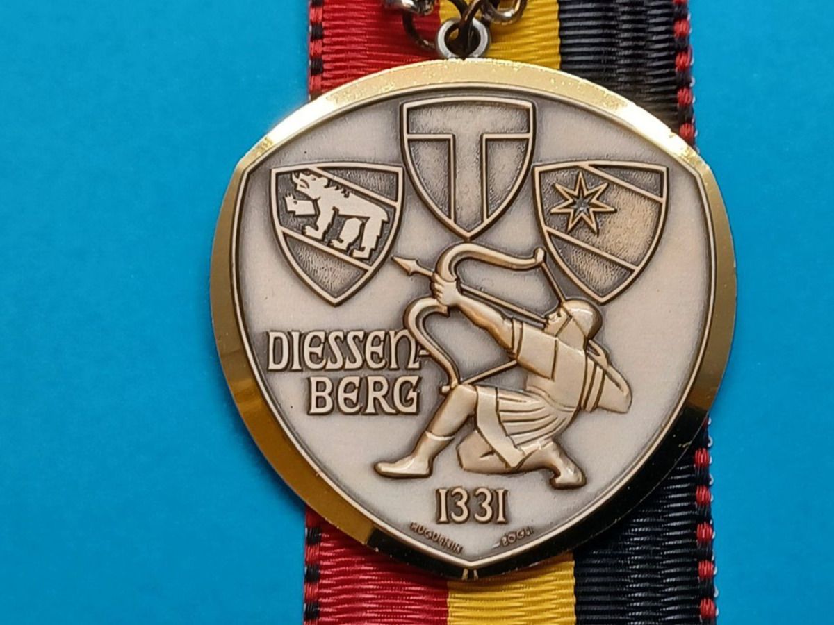 Medaglie: Diessenberg 1995  (F1) – Usato da Schwanden GL venduto da Suvorov