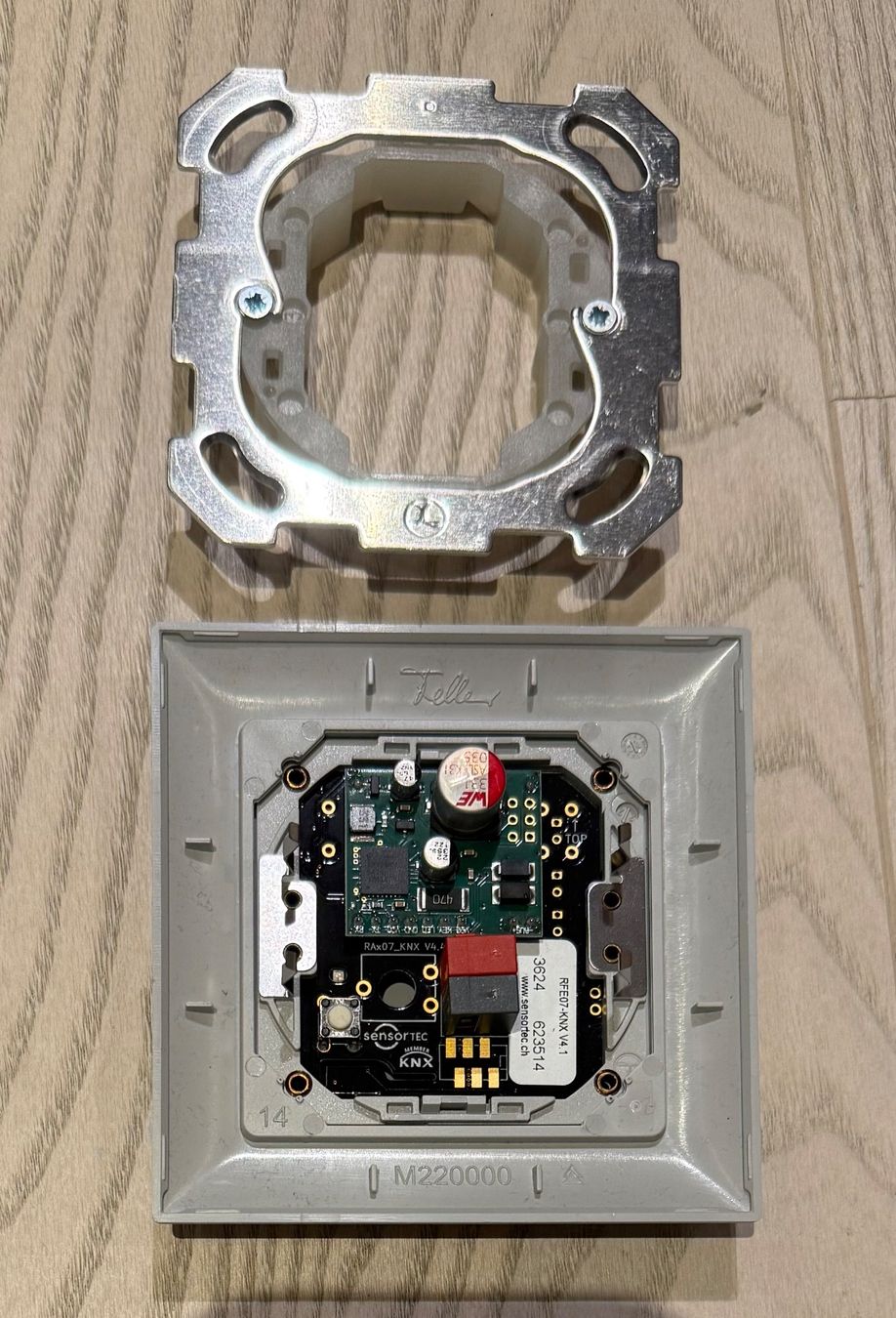 Componenti elettronici: KNX SensorTEC capteur température – Nuovo (secondo la descrizione) da Erde venduto da Ricardoannonce 1