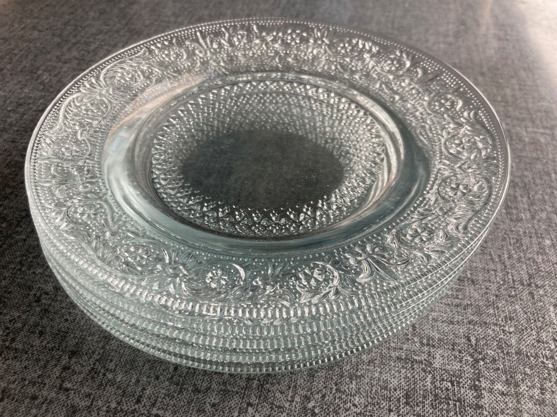 Piatti: Vintage Glas-Dessertteller mit Blumenmuster, 5 Stk – Usato da Zürich venduto da Idbiw