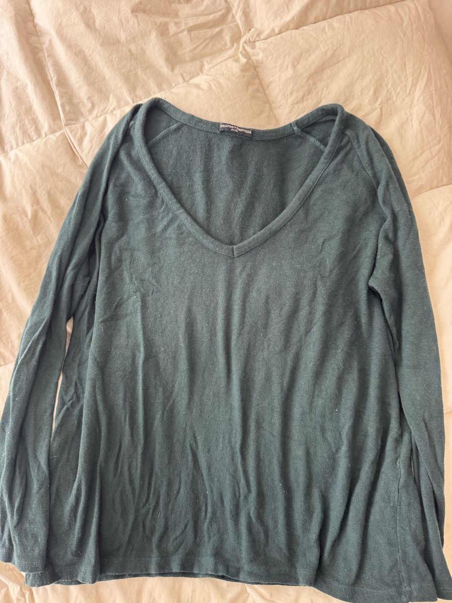 Brandy Melville Pulls & Sweat-shirts: Pull Brandy Melville vert col V taille unique bon état – D'occasion à Genève par lejardindesvetements 1