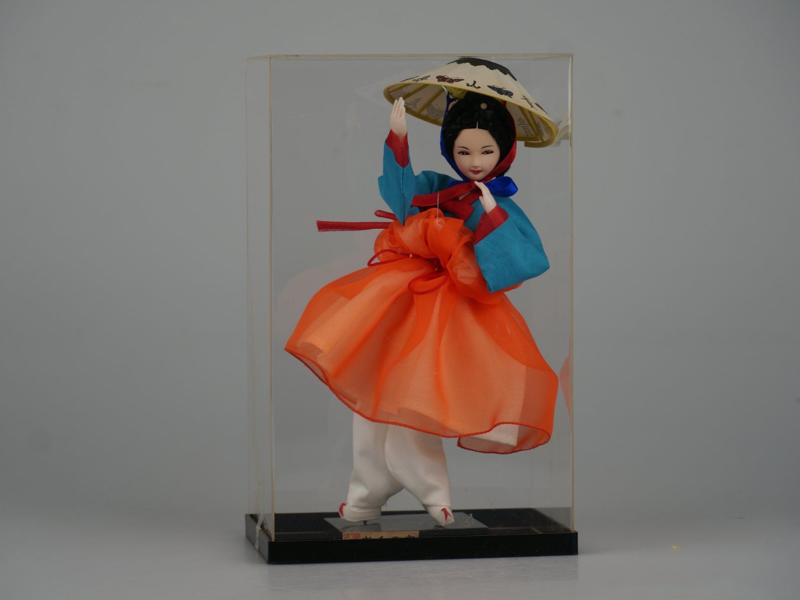 Statuette: Koreanische Hanbok-Puppe 12" – Usato da Rüti ZH venduto da Restwert_Rueti_ZH