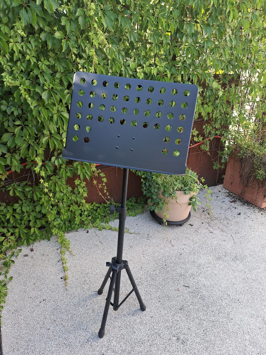 Supporti per strumenti musicali & leggii: Notenständer Metall schwarz gebraucht – Usato da Hittnau venduto da schaernic