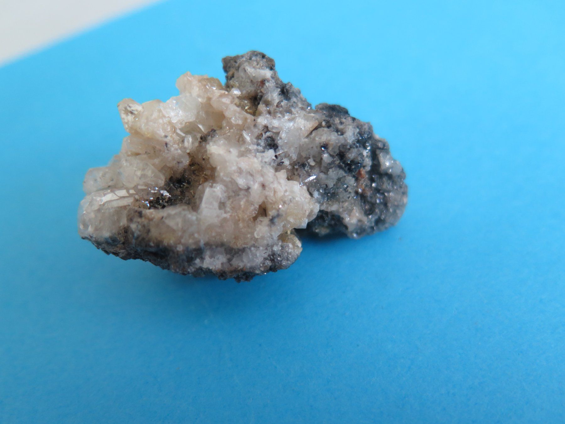 Minerali & Pietre curative: Cerussit Stufe, Paragenese Mimetesit von Namibia – Usato da Schaffhausen venduto da Yamakana51L8736OQ8 2
