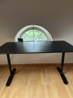 Höhenverstellbarer Schreibtisch schwarz
