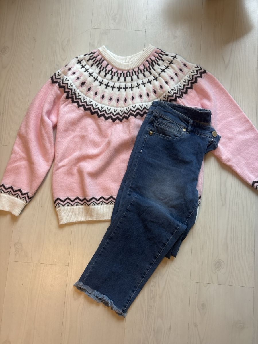 Lotti di vestiti: Pulli und Senductives Jeans – Usato da Ipsach venduto da Wn20133