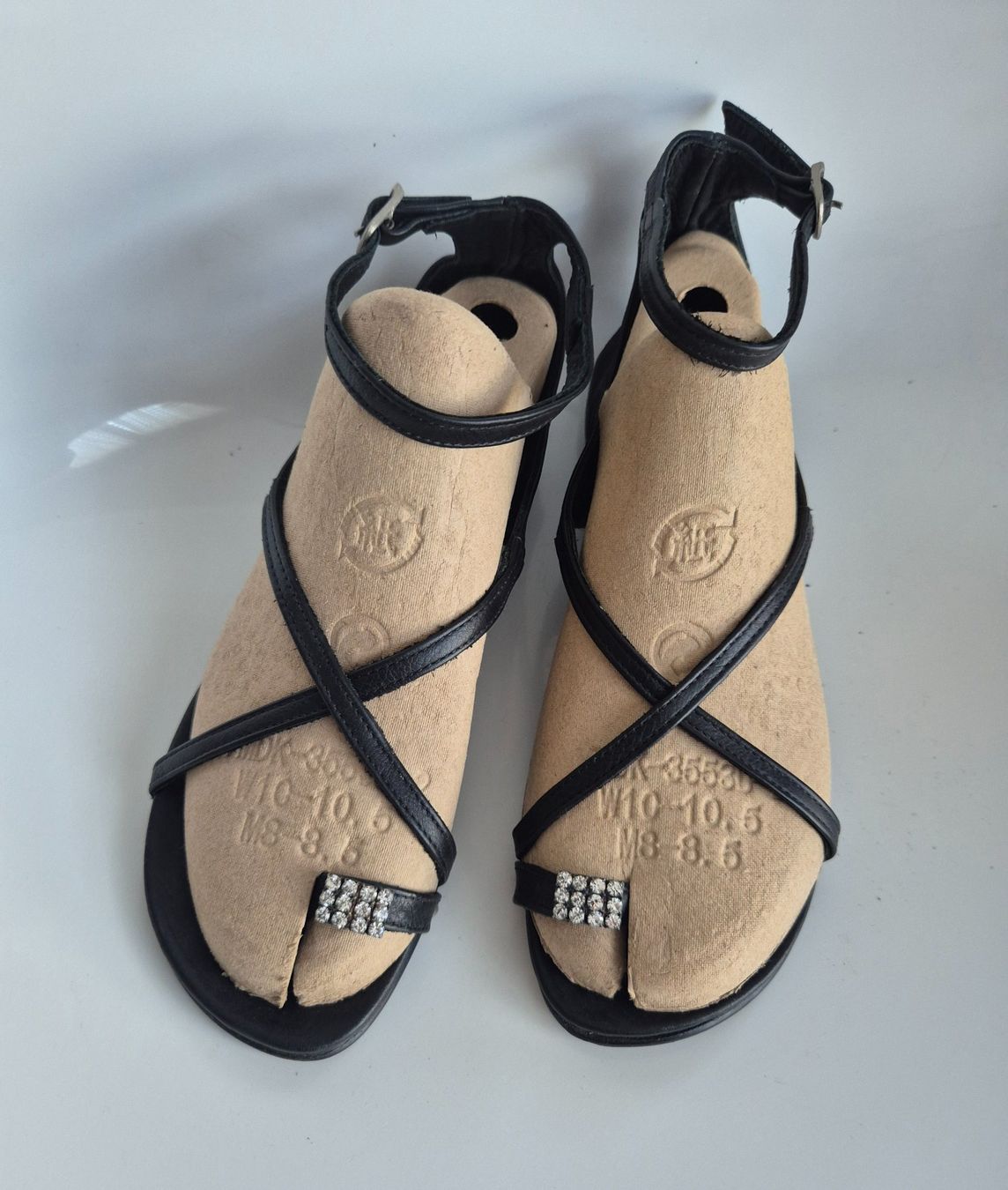 Scarpe da donna: Zehentrenner-Sandalen, Leder, Gr. 39 – Usato da Volketswil venduto da Dokinka 1