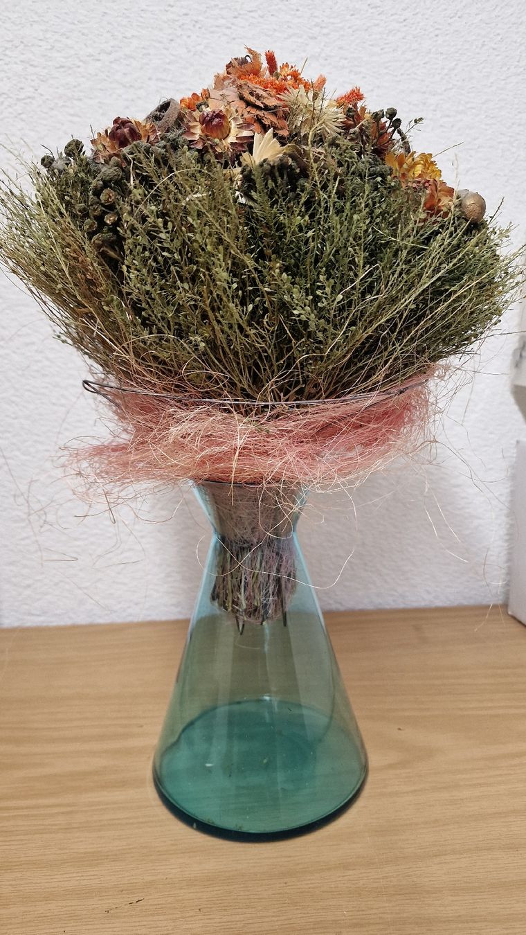 Tutte le decorazioni: Wunderschöner Herbststrauss mit blauer Glasvase, Top! – Usato da Herisau venduto da Antiques.AR