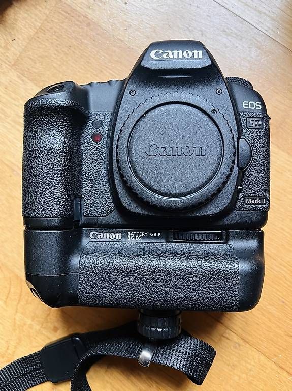 Canon Fotocamera: Canon EOS 5D Mark II Kit, viel Zubehör – Usato da Regensdorf venduto da SissiS33 1