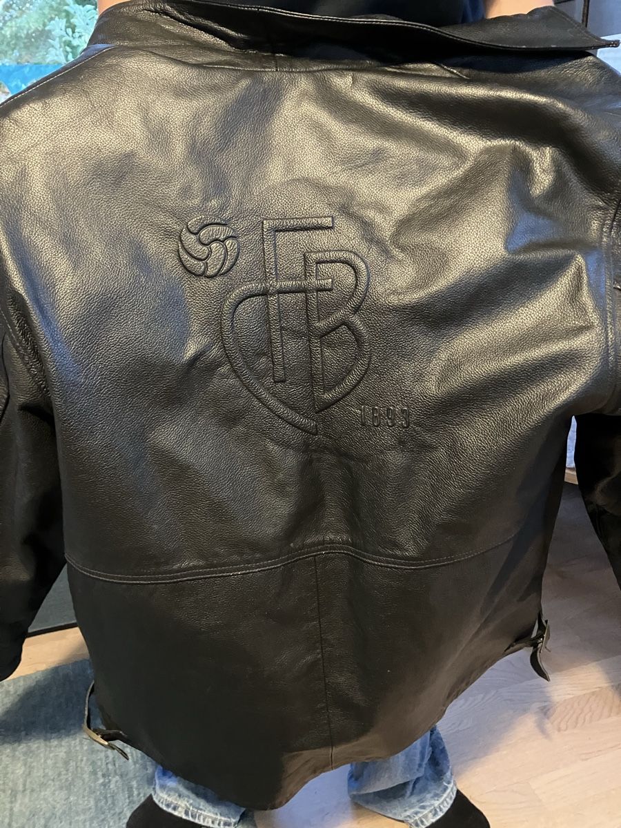 Giacche: FCBasel Lederjacke grösse 50 – Usato da Therwil venduto da Therwil99