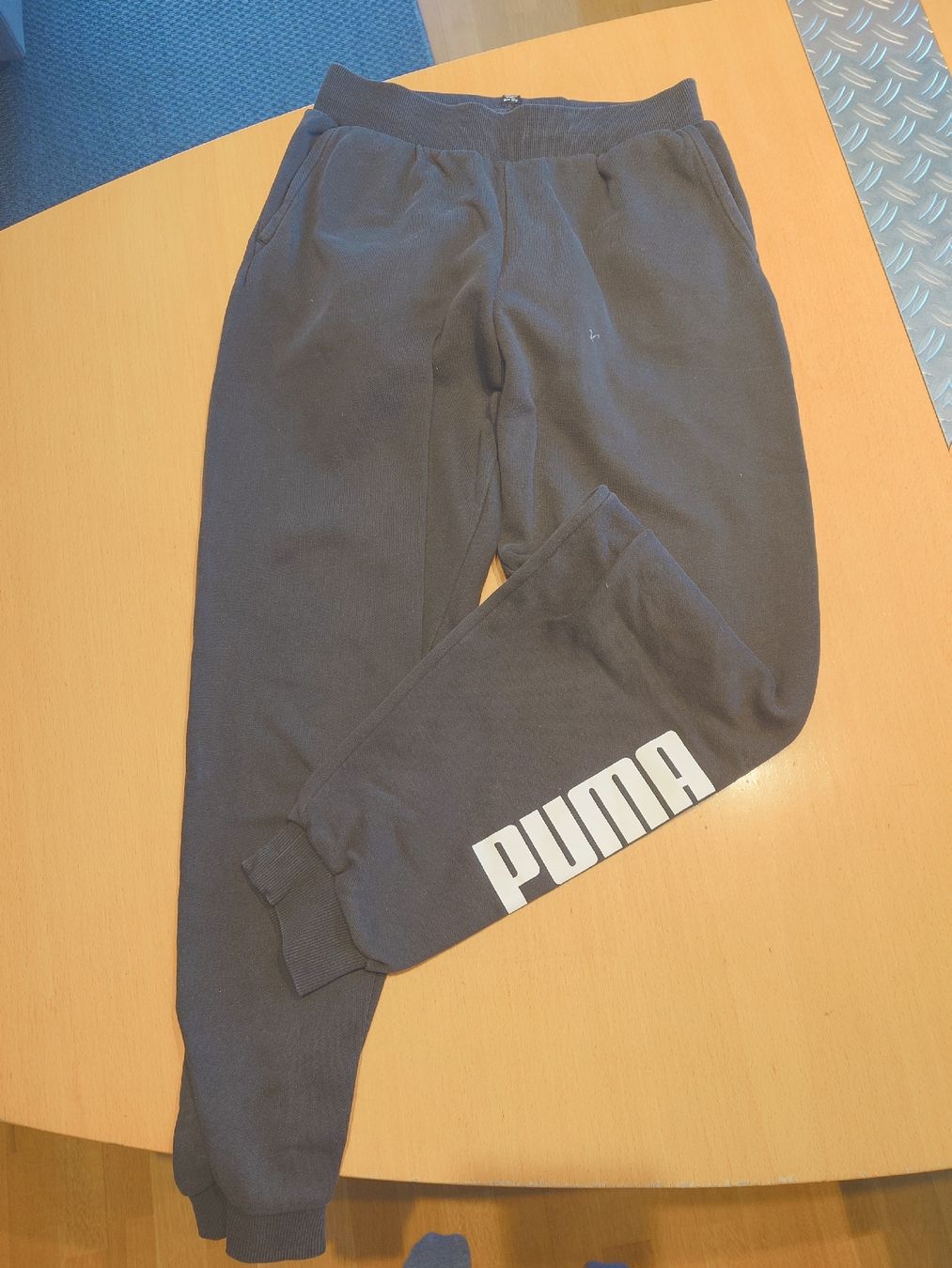 Pantaloni: Trainingshosen – Usato da Kirchberg BE venduto da Myford