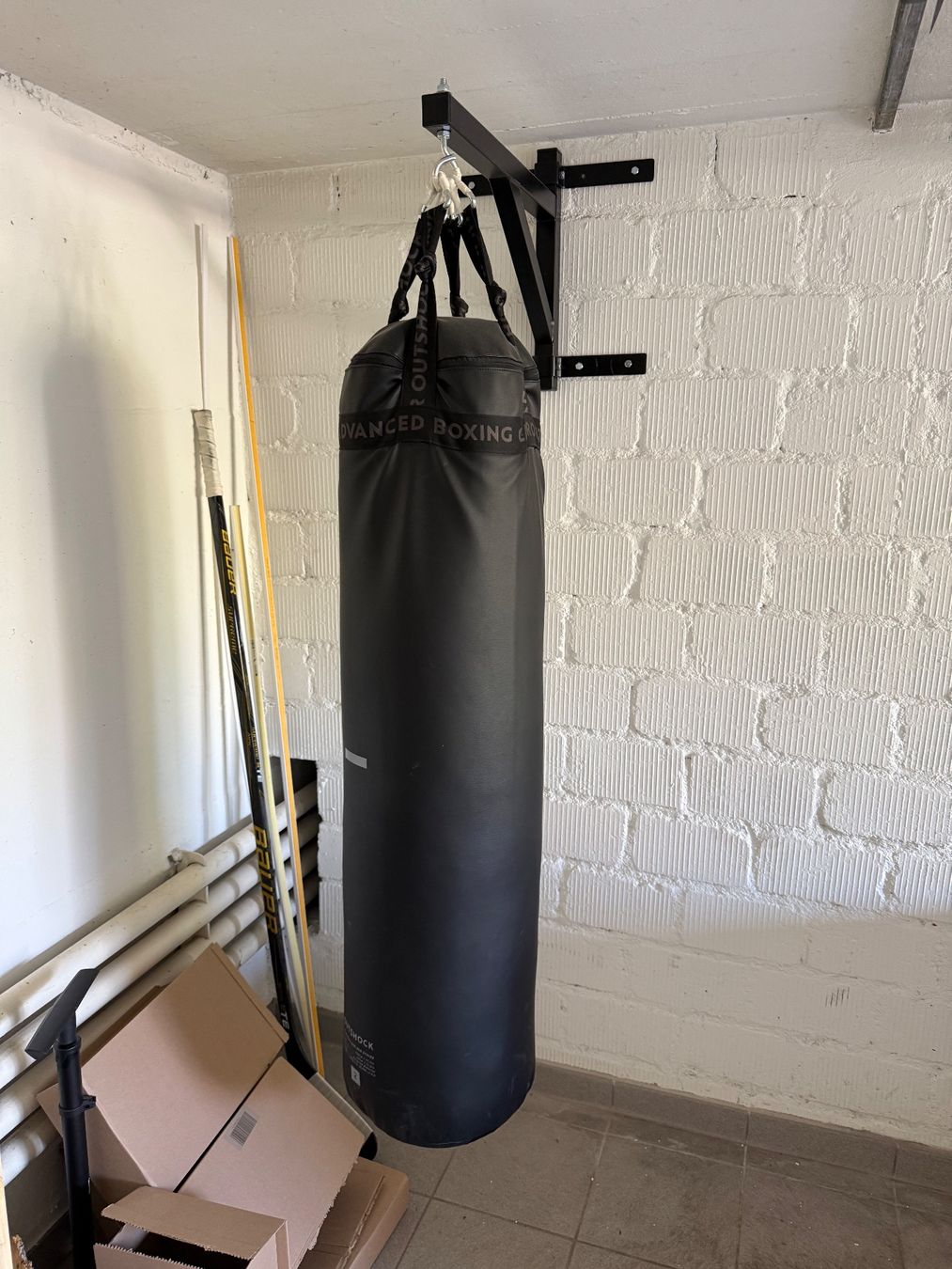 Decathlon Sacchi da boxe: Boxsack Outshock mit Wandhalterung und Ständer – Usato da Zollikerberg venduto da forthevan 1
