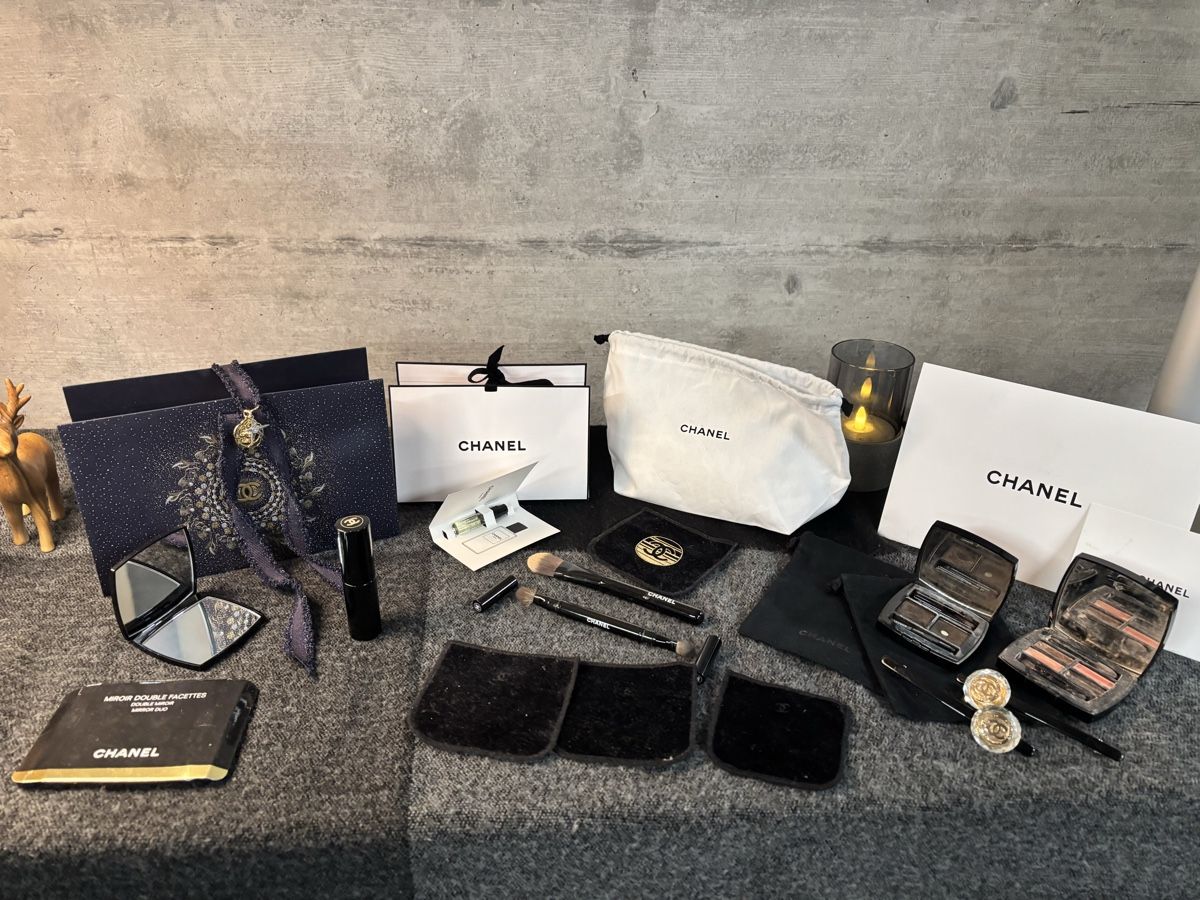 Chanel Altro per la cura del corpo: Chanel Set (Spiegel, Pinsel etc.) – Usato da St. Gallen venduto da heartbug