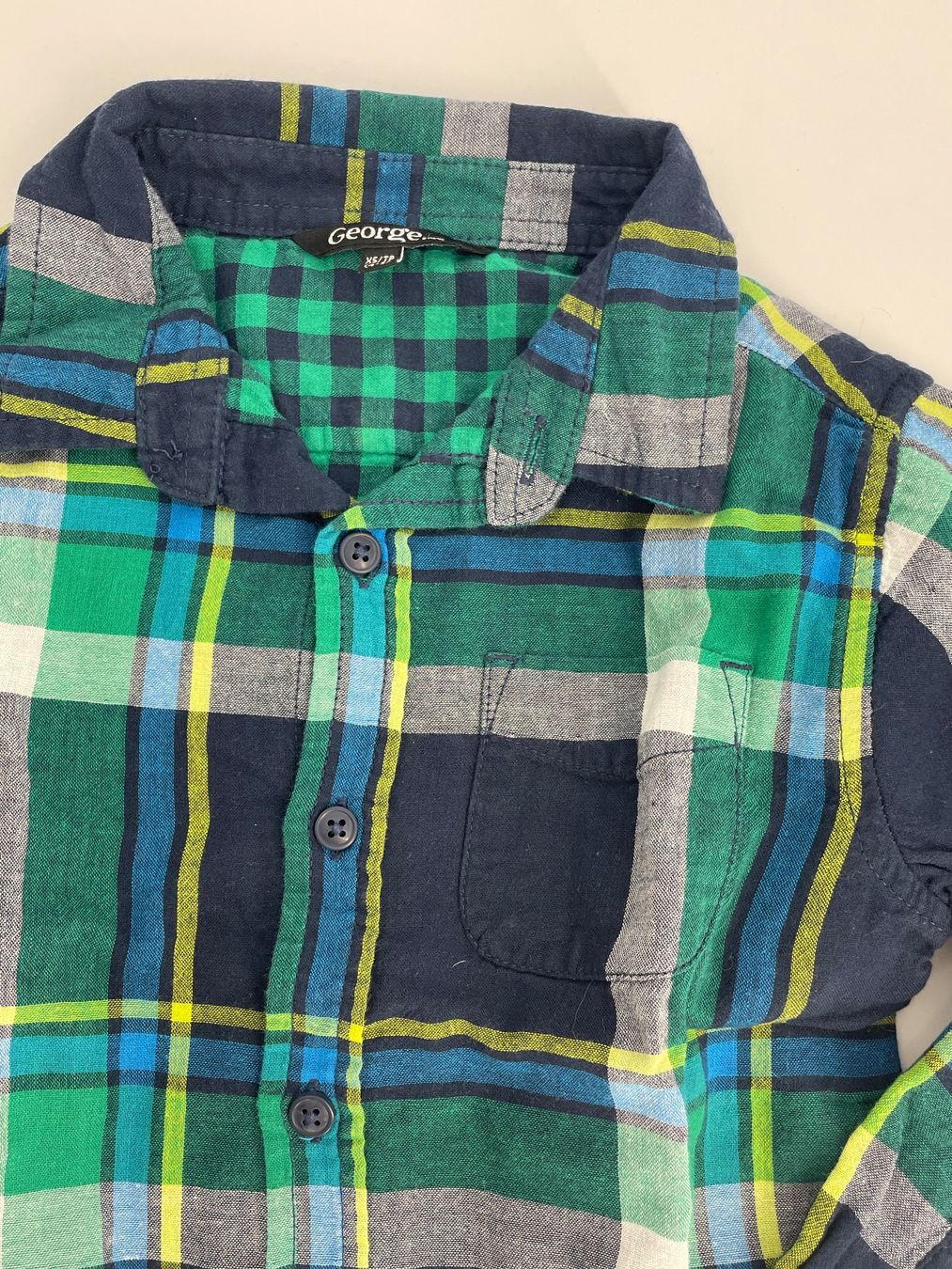 Camicie, T-shirt & Polo: Karo Hemd, Gr. 104/110 von George. – Usato da Auenstein venduto da moin. 1