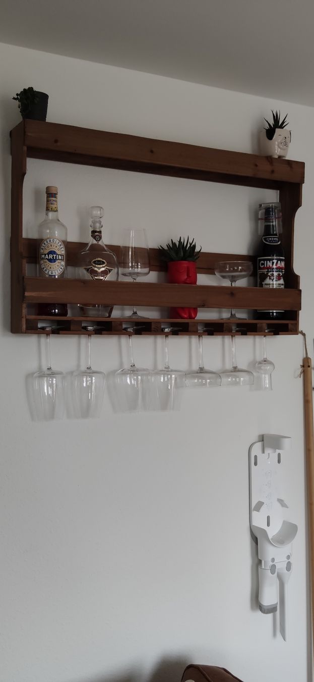 Weinregal aus Holz, Wandregal für Gläser und Flaschen (Neu (gemäss Beschreibung)) in Basel für CHF 39 – nur Abholung auf Ricardo kaufen
