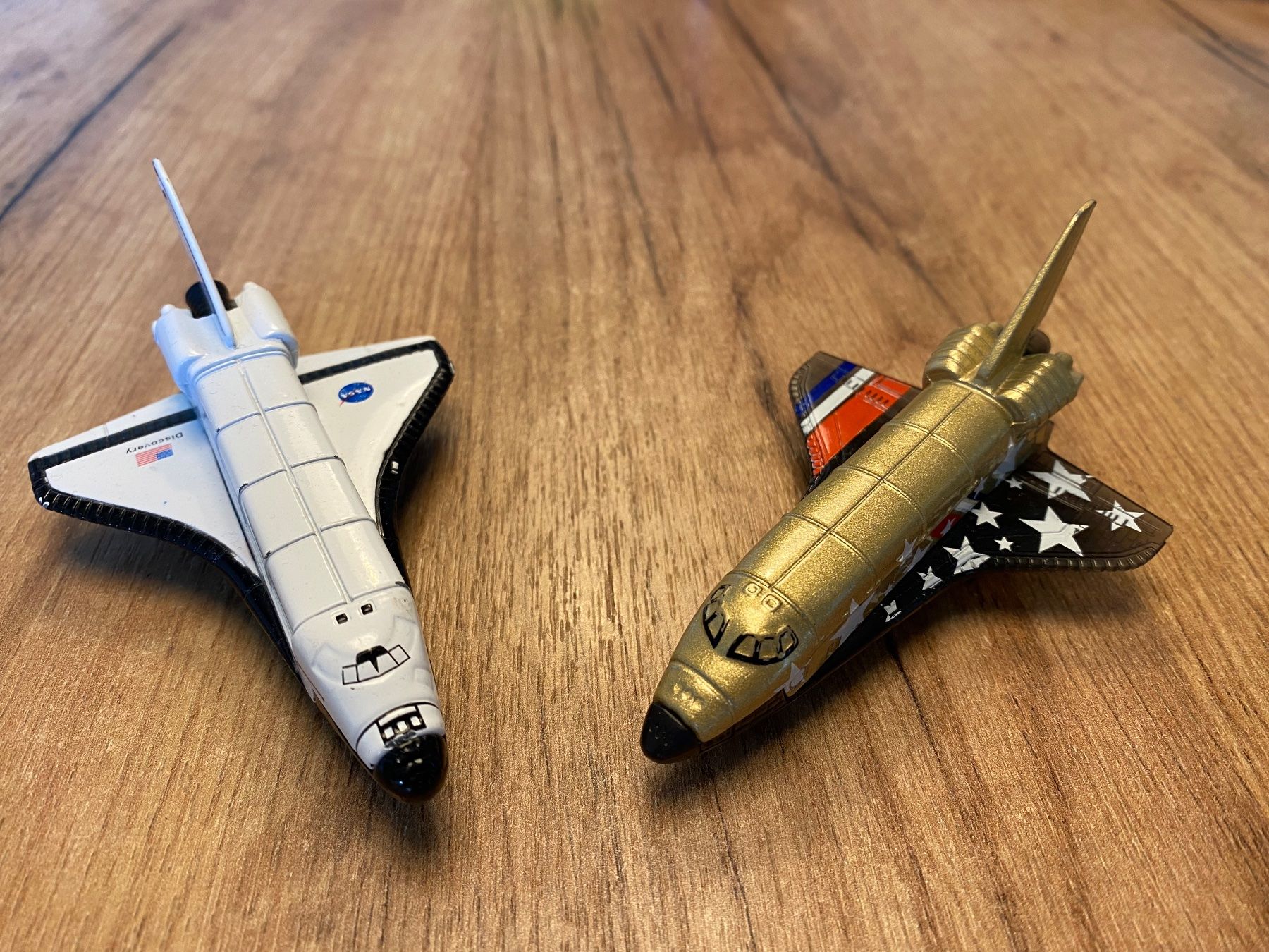 Jouets: 2 Spaceshuttles – D'occasion à Bauma par Lieverd01