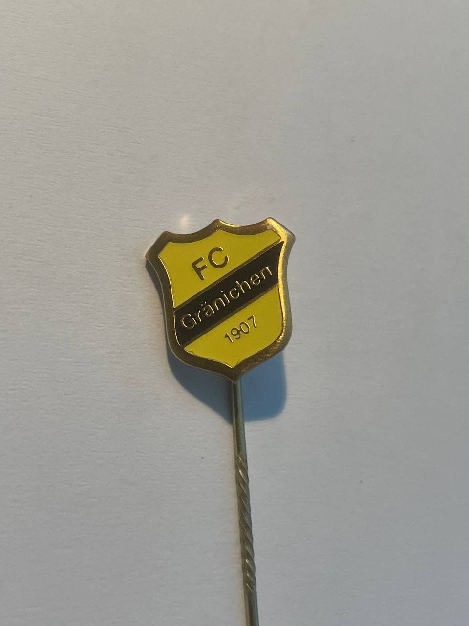 Placchette & Badge: 129. Anstecknadel - FC Gränichen – Usato da Luzern venduto da Irek