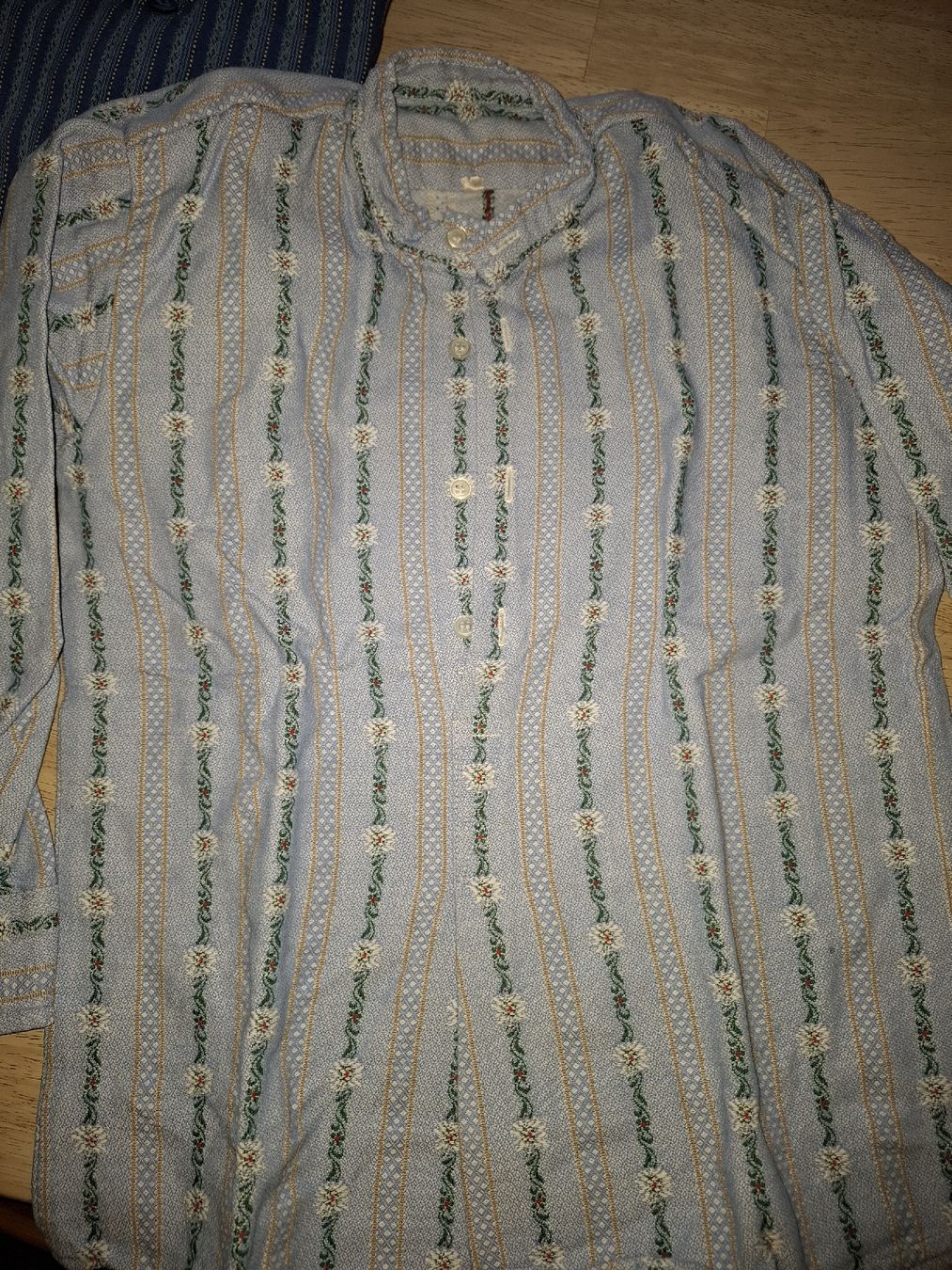 Camicie, T-shirt & Polo: Edelweisshemd langarm – Usato da Bleiken b. Oberdiessbach venduto da Trinneli 3