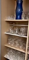 Glaswaren Konvolut: Weinglaesser, Wassergläser und Vase