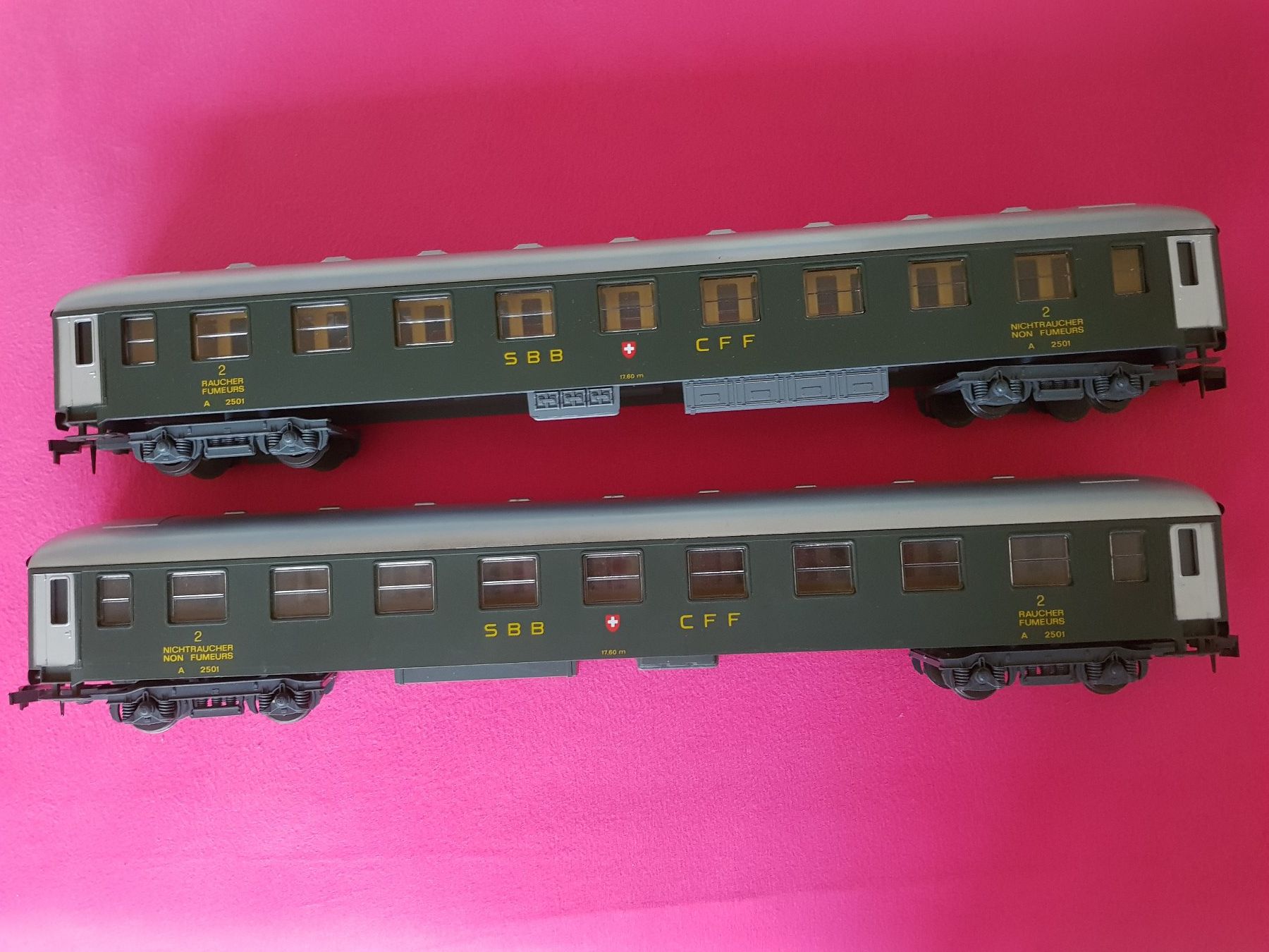 Lima Modelleisenbahnen: 2 Lima Personenwagen – Neu (gemäss Beschreibung) aus Luzern von inca55