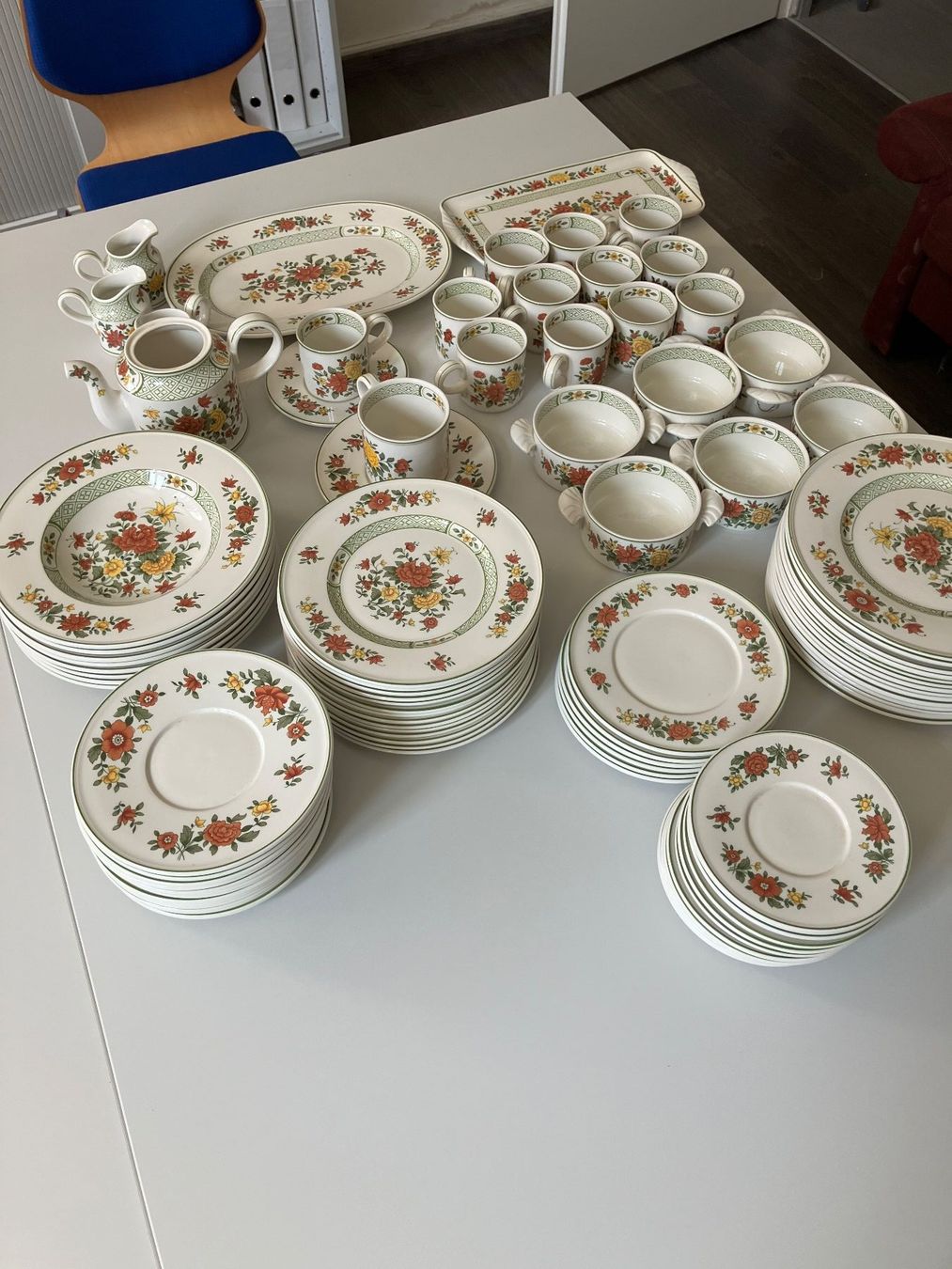 Villeroy & Boch Set di piatti: Summerday Villeroy & Boch Geschirrset 92 Teile – Usato da Aarburg venduto da Wendepunkt_Fundgrube 8