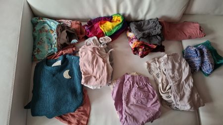 Schönes Mädchenkleiderpaket in Grösse 92 in gutem Zustand