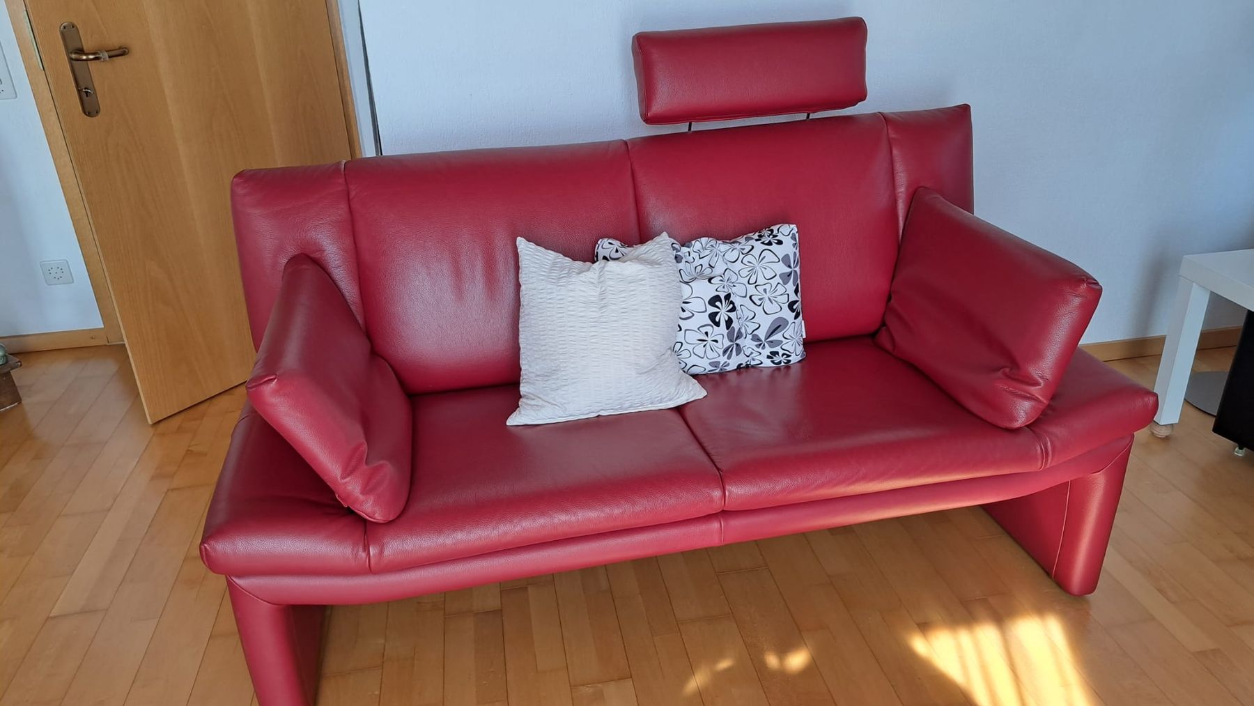 Sofas: 2er Echtledersofa rot – Gebraucht aus Thayngen von lisafuchs95