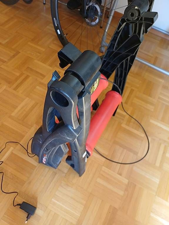 Hometrainer: Elite Arion Digital SMART B+ freier Rollentrainer – Usato da Köniz venduto da Hobbes1 1