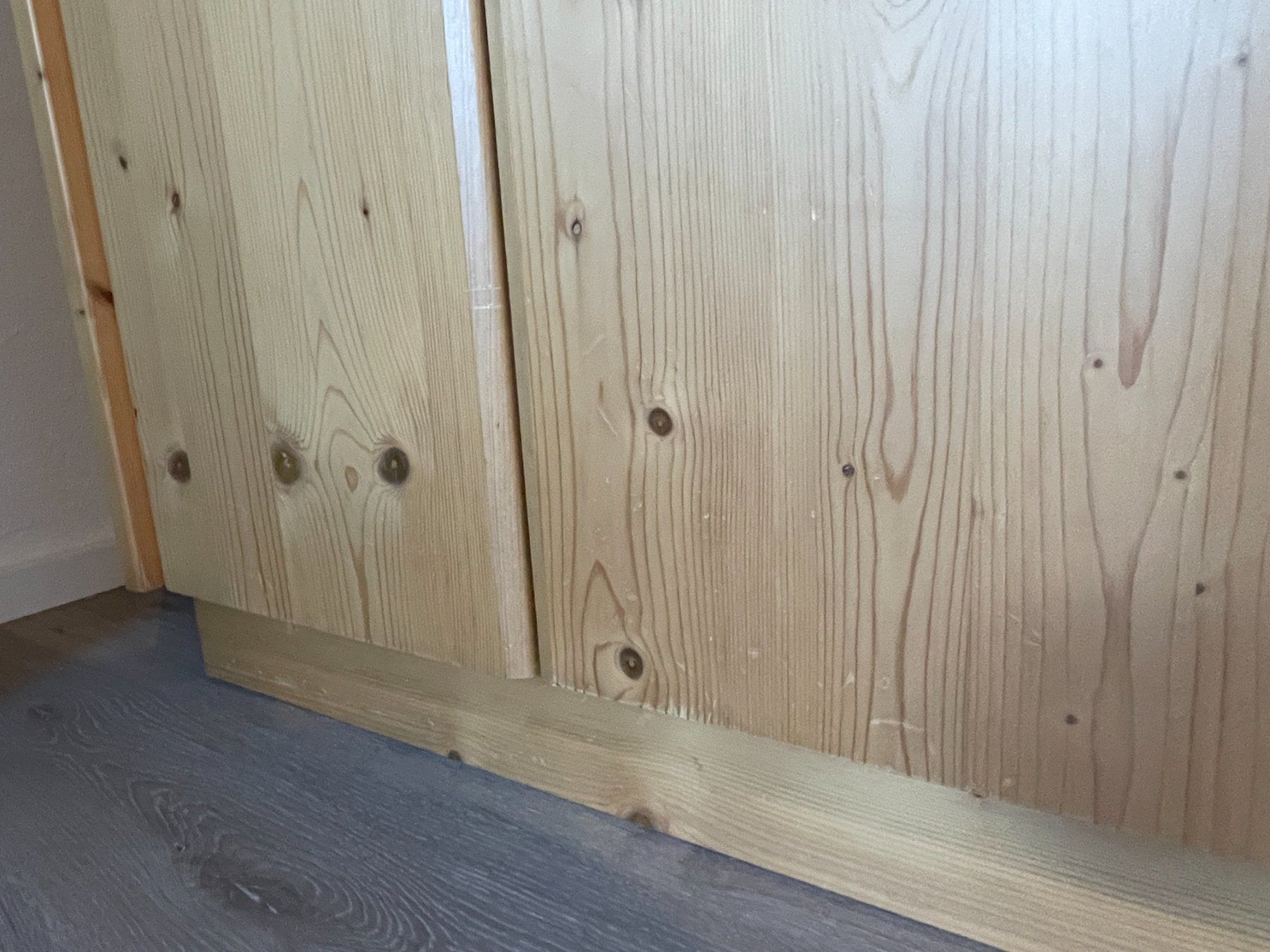 Armadi: Kleiderschrank aus Holz – Usato da Schmerikon venduto da die_8b8m 8