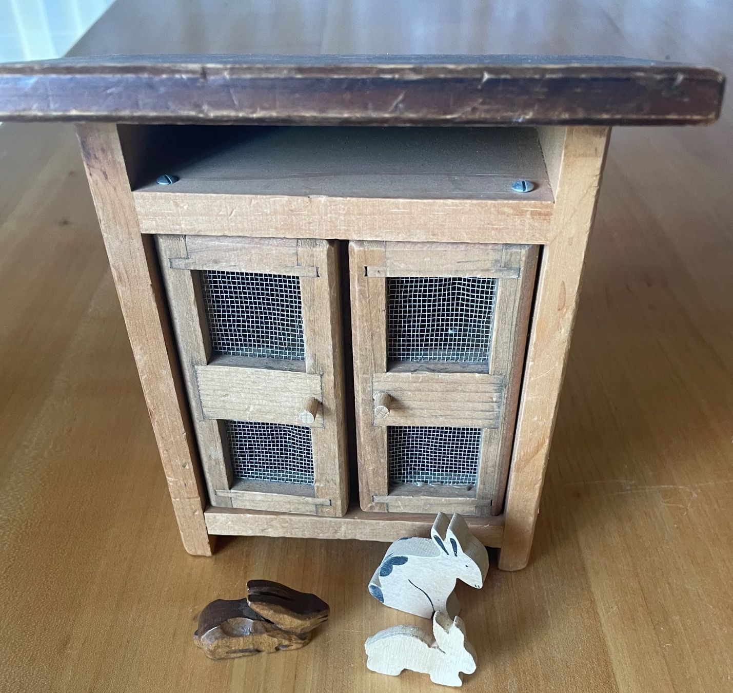 Giocattoli: Hasenstall aus Holz mit 3 Hasen – Usato da Zuerich venduto da poeteterli