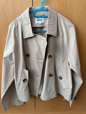Trendige kurze Jacke von Only, Gr. L